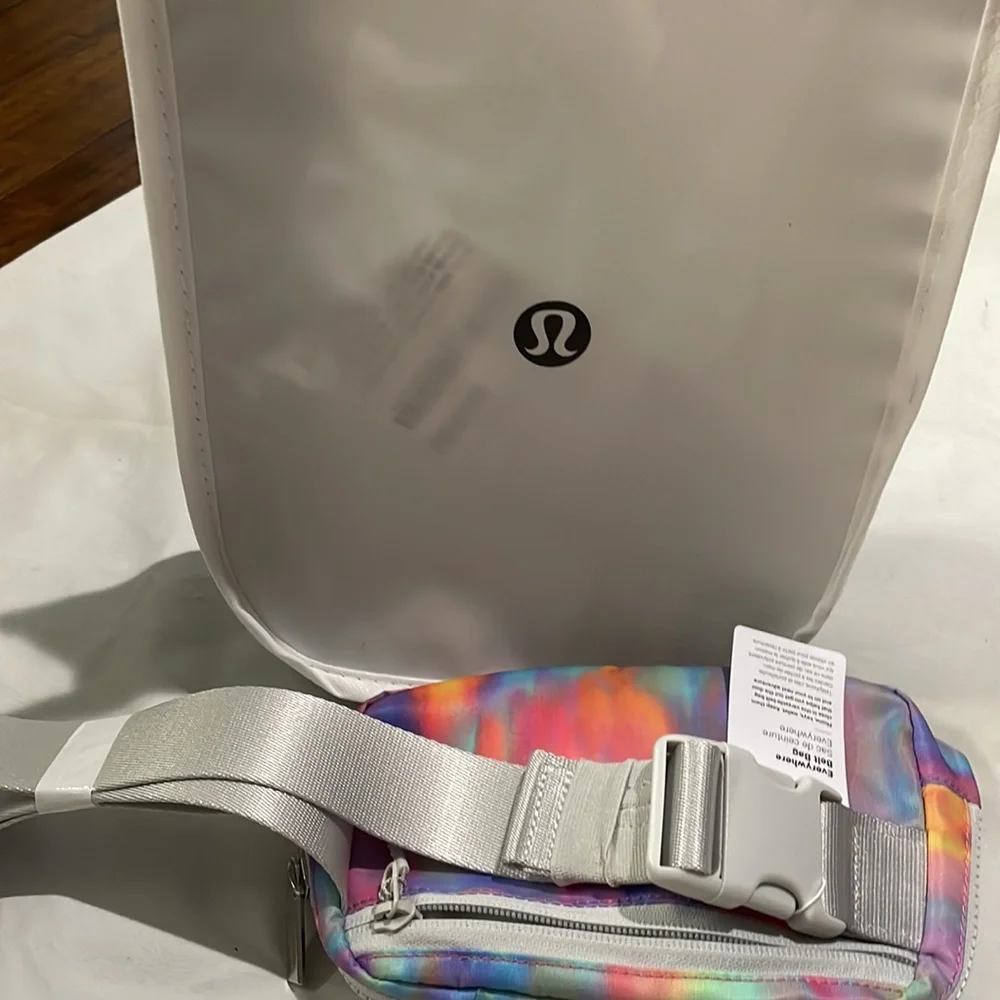 Lululemon everywhere belt bag prism wash multi NWT - Picture 5 of 6